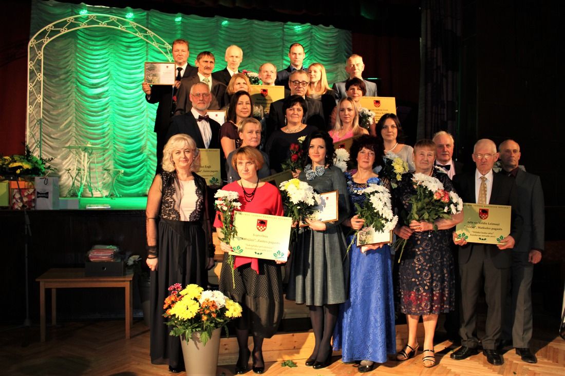 Aizvadīta ikgadējā Kandavas novada uzņēmēju un zemnieku «Ražas balle»