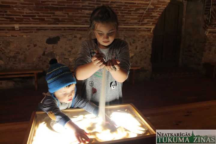 Leģendu nakts Šlokenbekas muižā /FOTO/