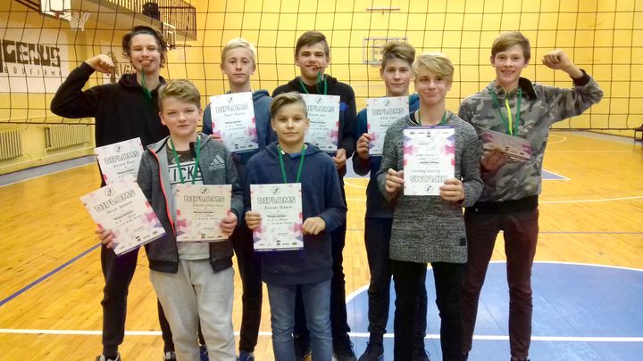 Bronzas godalga Kuldīgā «U-15» vecuma grupas Tukuma volejbolistiem
