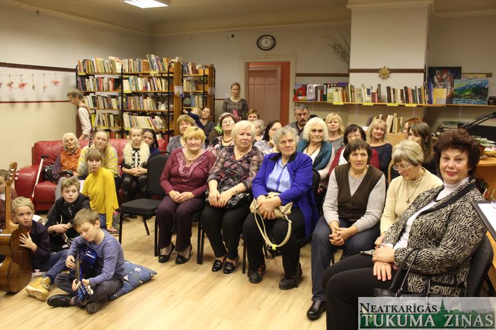 Jaunpilnieku dāvana novada sirmgalvjiem – pirmsvētku koncerts /FOTO/