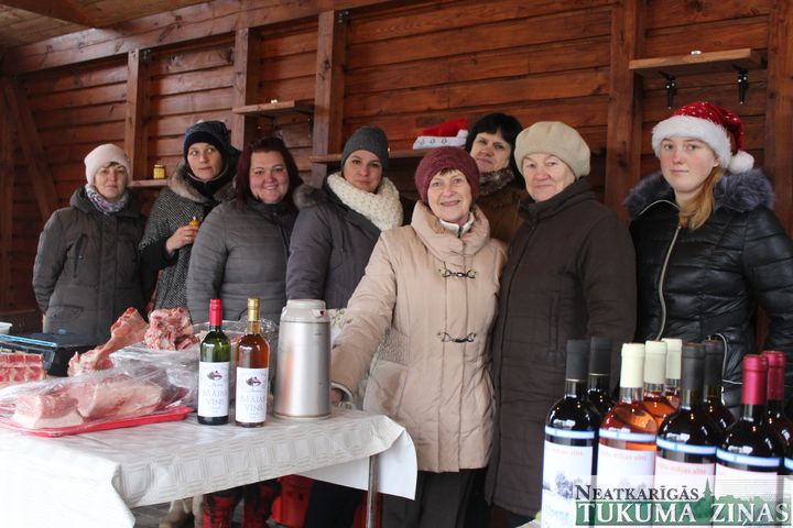 Svētku mājražotāju tirdziņā Jaunpilī