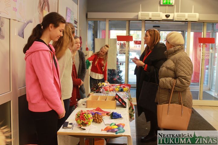 Tukuma 2. vidusskolas mācību uzņēmumi sarūpē dāvanu tirdziņu