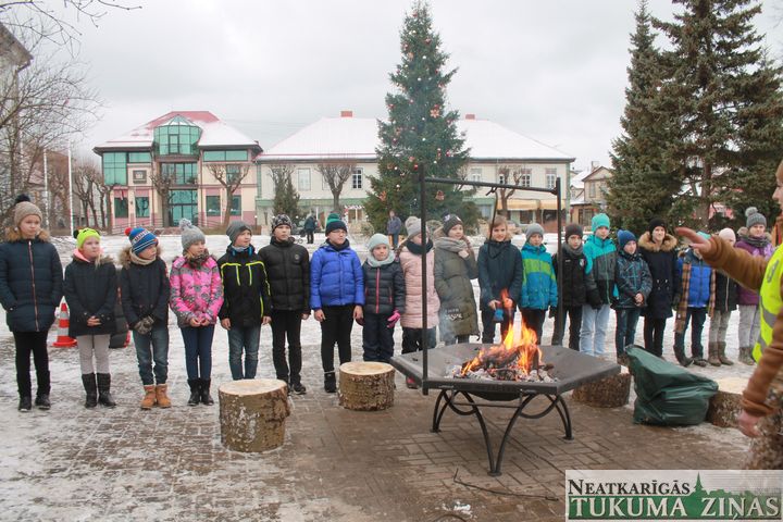 Barikāžu atceres ugunskurs Tukumā šogad – ar jaunsardzes jauniešiem /FOTO/