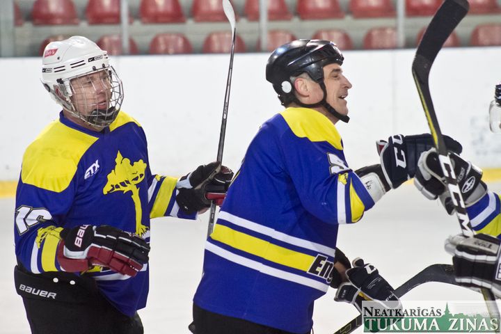 Latvijas hokeja čempionāts veterāniem: HK «Engure» – «Valmieras Wolmar» /FOTO/