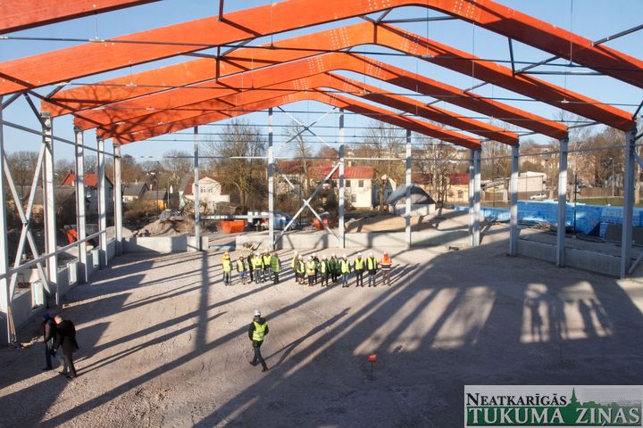 Topošā Tukuma 3. pamatskolas sporta zāle svin spāru svētkus