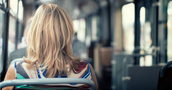 Autobusa pasažiere Džūkstē reibumā klaigājusi un smēķējusi, traucējot citus braucējus
