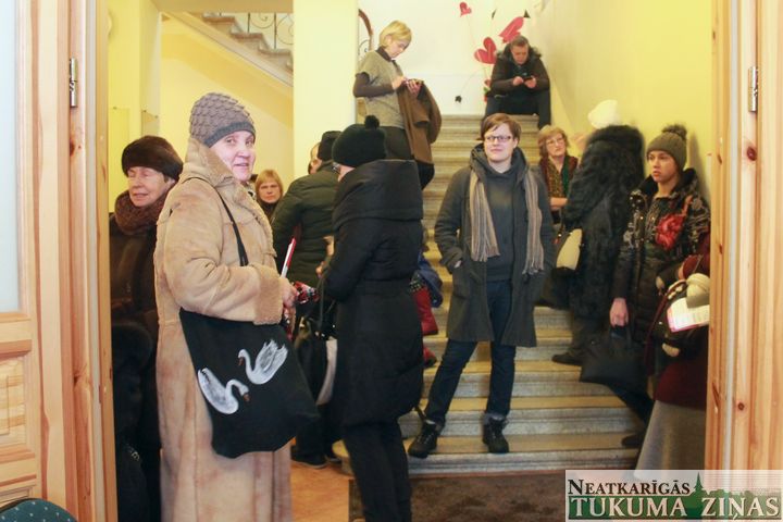 Tukumā pēc Dziesmu un deju svētku biļetēm – 60 cilvēku rinda