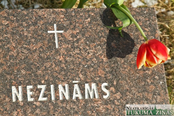 Leģionāru piemiņas pasākums Lestenes Brāļu kapos /FOTO/