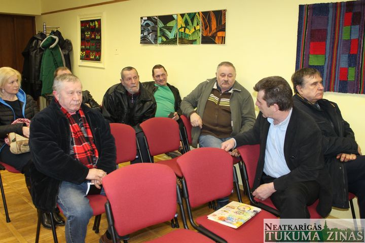 Valdeķos iedzīvotāji gaida attīrīšanas iekārtas un dala teritoriju