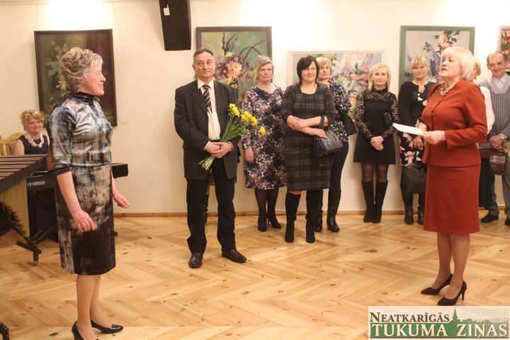 Jaunmoku pilī atklāta Sņežanas Tišleres gleznu izstāde /FOTO/