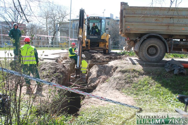 Tukumā turpinās rakšanas darbi