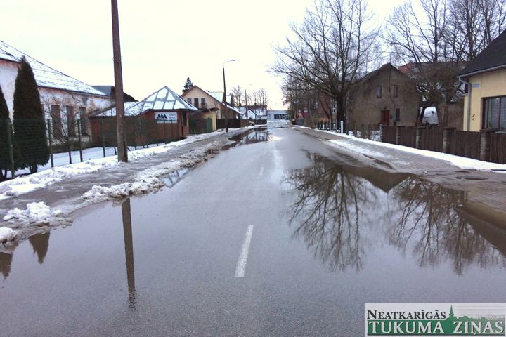 Cer atrisināt ūdens problēmu Spartaka ielā Tukumā