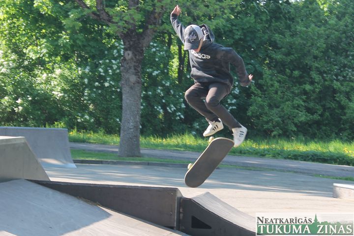 Kandavā ievizināts skeitparks