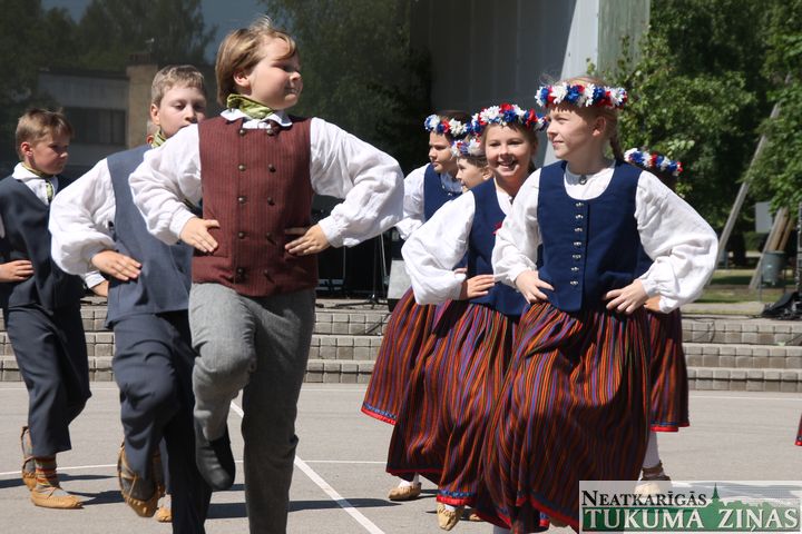 Lapmežciemā atklāj estrādes sezonu/FOTO/