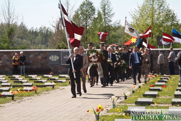 Tieši 14.00 beidzās karš /FOTO/