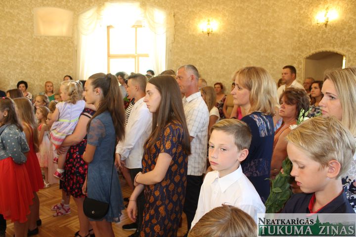 Novados apbalvo labākos skolēnus/FOTO/