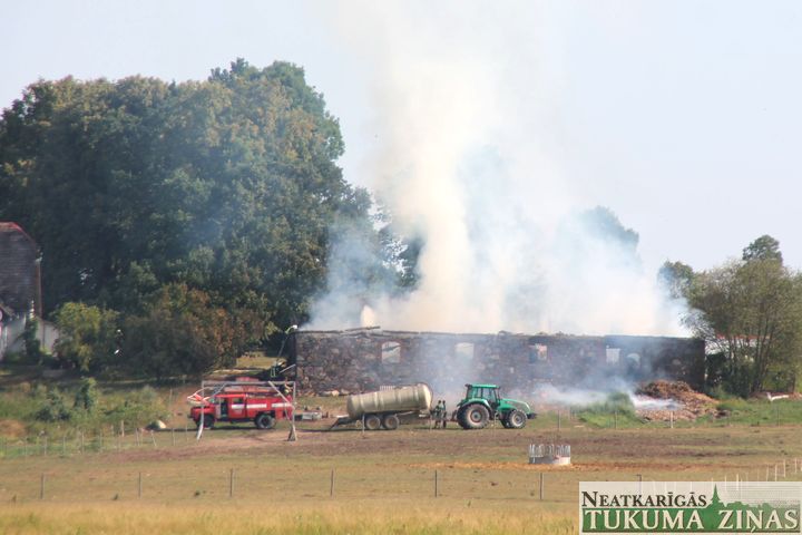 Pūrē deg saimniecības šķūņi