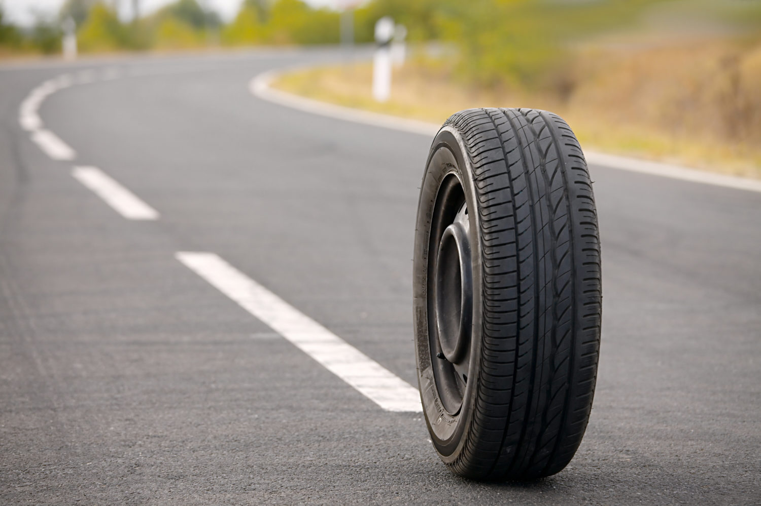 Riepas un automašīnas pa gaisu…