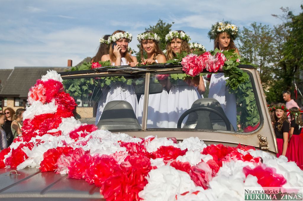 Rožu svētku gājiens Tukumā/FOTO/