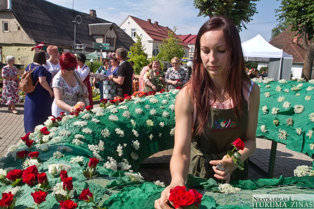 Kā Tukumā Rožu svētkus svinēja