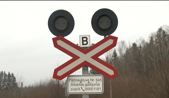 Remondarbu dēļ slēgta dzelzceļa pārbrauktuve