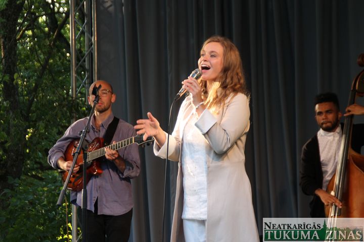 Kandavā aizvadīts džeza izpildītājas un novadnieces Artas Jēkabsones koncerts