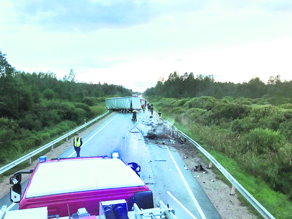 Sadursmē ar kravas auto, bojā gājis vieglās automašīnas šoferis