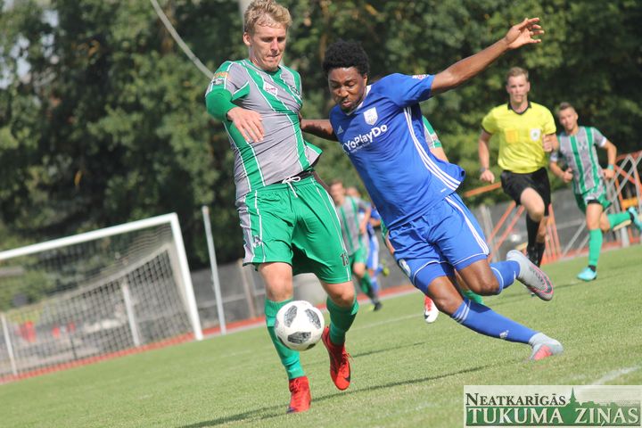 Tukuma futbolistiem svarīga uzvara 1. līgas spēlē/FOTO/