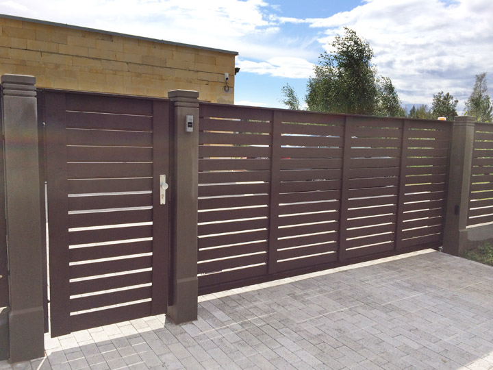 Bīdāmie teritoriju vārti – kādos gadījumos šis vārtu veids būs piemērotāks