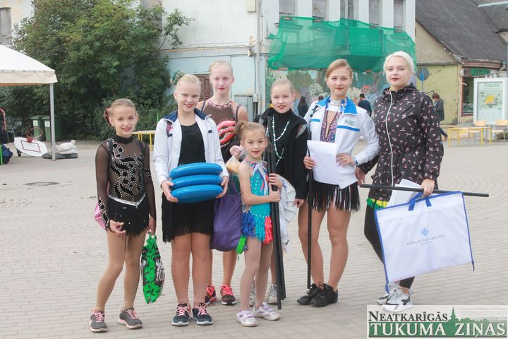 Tukuma Brīvības laukums pārtapa par spēļu laukumu