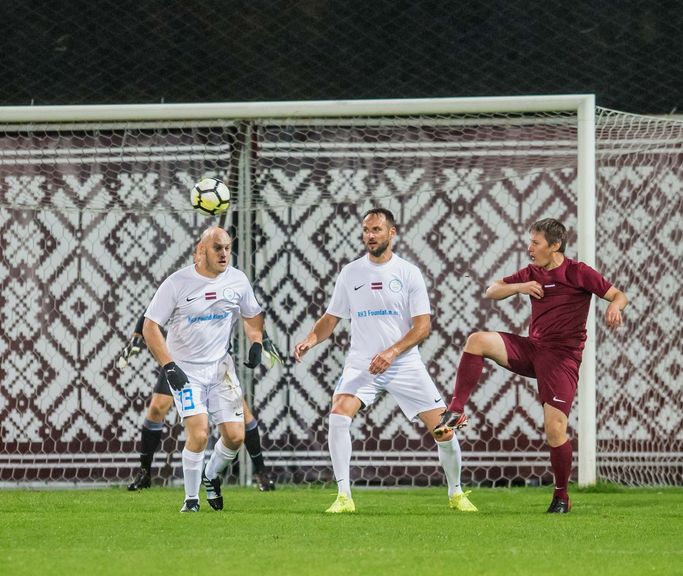 Tukumnieki labdarībai veltītā futbola spēlē