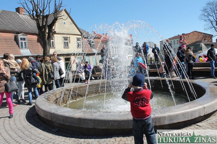 Taranē strūklaku un aizbrauc