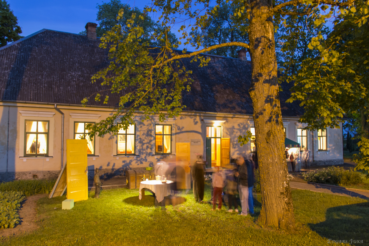 Smukums un spoki nedēļas nogalē