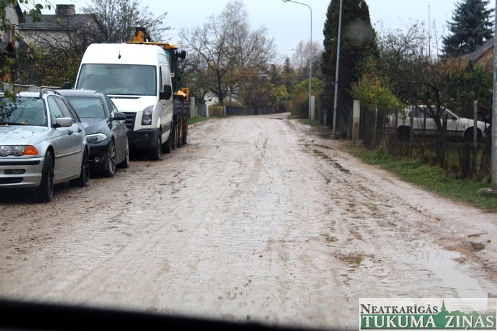 Sūdzas par apbraucamo ceļu stāvokli