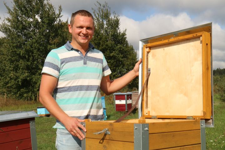 «Gada jaunais biškopis» – novadnieks Edgars Šneiders