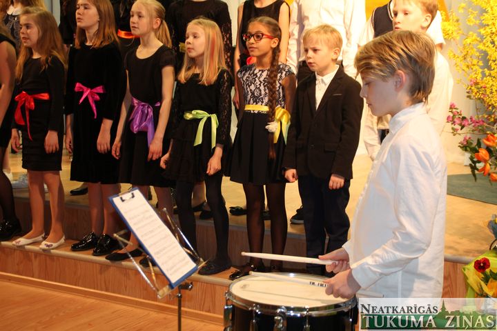 Engures Mūzikas un mākslas skola nosvinējusi 25. dzimšanas dienu