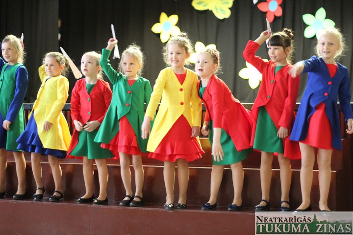 Viesatās bērnu pašdarbnieku festivālā «Sirdī prieks» /FOTO/