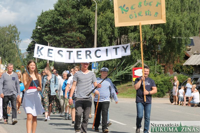 Jūrmalciemos svin svētkus un sveic zvejniekus/FOTO/