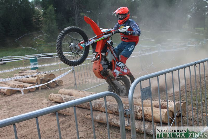 Dzirciemā aizvadītas vērienīgas enduro sacensības