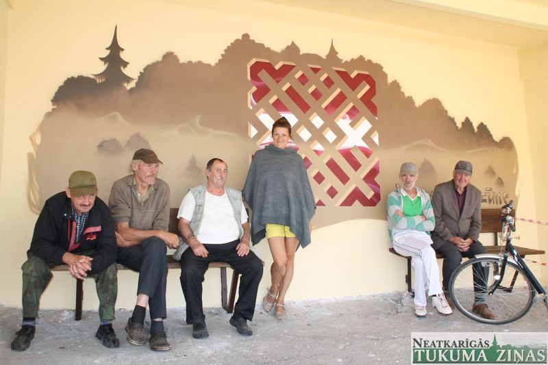 Pašu spēkiem atjauno pieturu Vānē