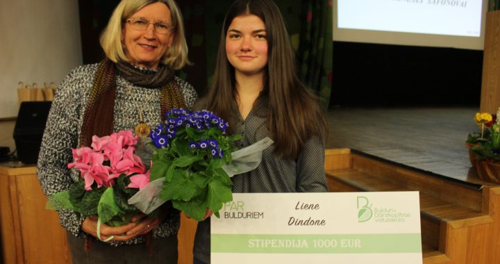 Novadniece saņem jauno dārzkopju stipendiju