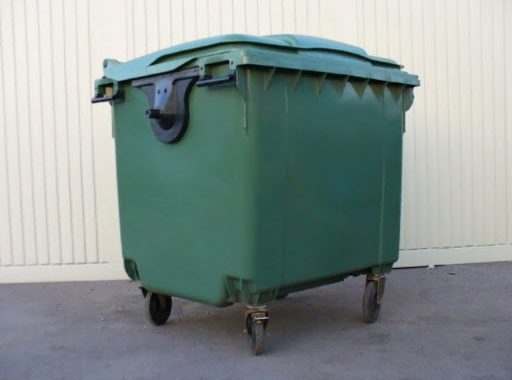 Par tiesām un konteineru