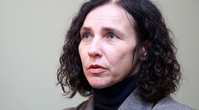 Klātienes mācību režīmā skolas, iespējams, šogad vairs neatgriezīsies un draud izpalikt centralizētie eksāmeni