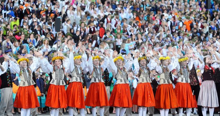 Visticamāk, skolēnu dziesmu un deju svētki tiks pārcelti