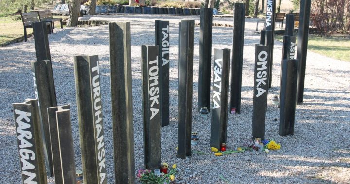 Aicina nolikt ziedus