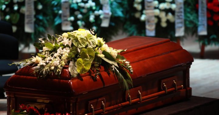 Oficiāli apstiprina jaunus ierobežojumus; atļautais privātais pasākums – bēres