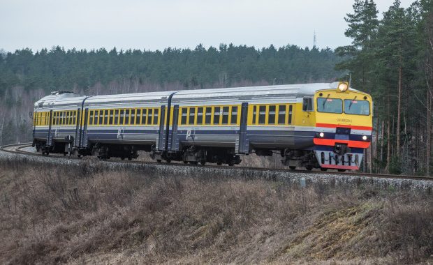 Veikta virkne pasākumu, lai veicinātu piesardzību un nodrošinātu vilcienu pasažieru distancēšanos