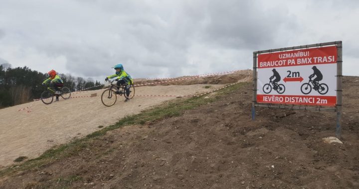 Jaunie «BMX» braucēji turpina trenēties