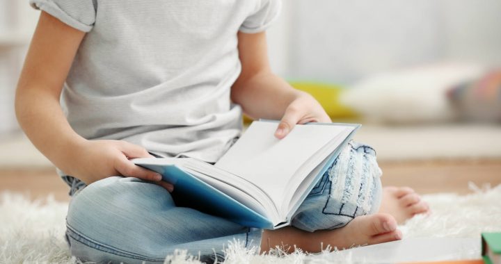 ”Lai pār lejām šīm un kalniem mūsu latvju mēle skan…” [L. Breikšs]