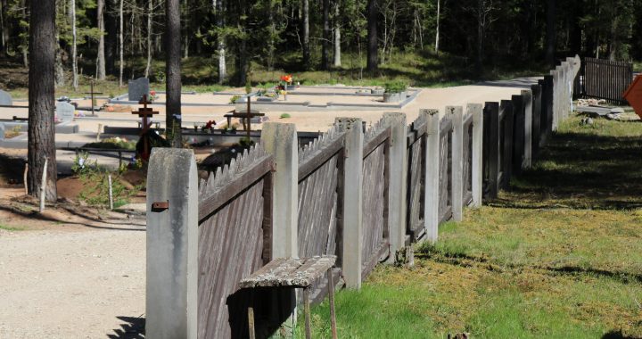 Vai kapus sadalošo žogu demontēs?